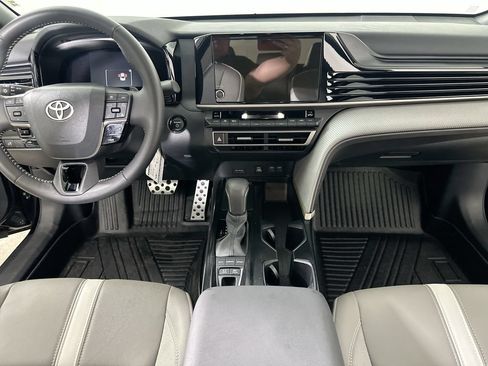 Used 2026 Toyota Camry SE FWD image 18