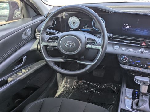 Used 2023 Hyundai Elantra SEL w/ Convenience Package FWD image 15