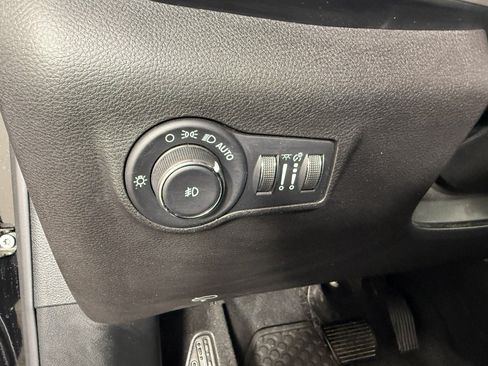 Used 2023 Jeep Compass Latitude AWD/4WD image 23