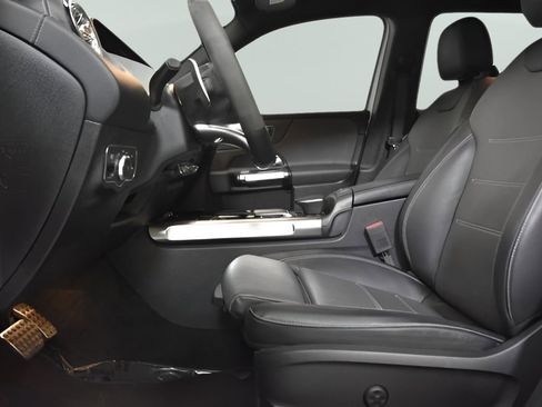 Used 2021 Mercedes-Benz GLB 35 AMG 4MATIC image 16