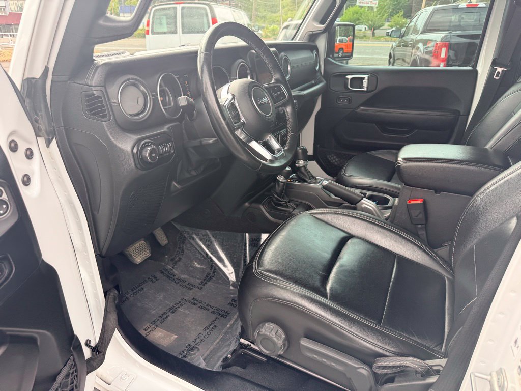 Used 2018 Jeep Wrangler Unlimited Sahara w/ Uconnect 4C Nav & Sound Group AWD/4WD image 15