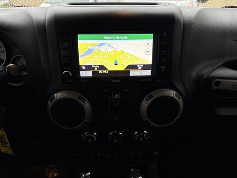 Used 2017 Jeep Wrangler 75th Anniversary image 20