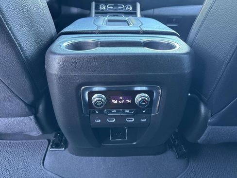 Used 2024 GMC Yukon Denali w/ Denali Reserve Package image 12
