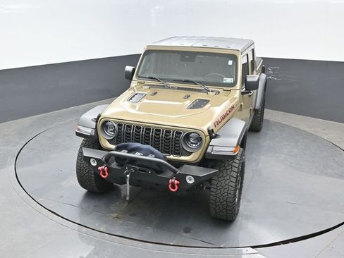 Used 2025 Jeep Gladiator Rubicon w/ Convenience Group AWD/4WD image 19