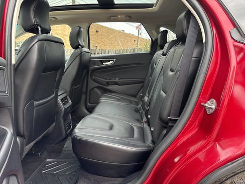 Used 2019 Ford Edge Titanium w/ Equipment Group 301A AWD/4WD image 36