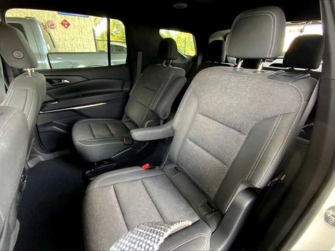 Used 2024 Chevrolet Traverse LT image 37