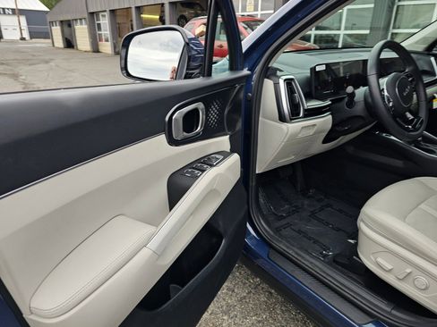 Used 2024 Kia Sorento S image 24