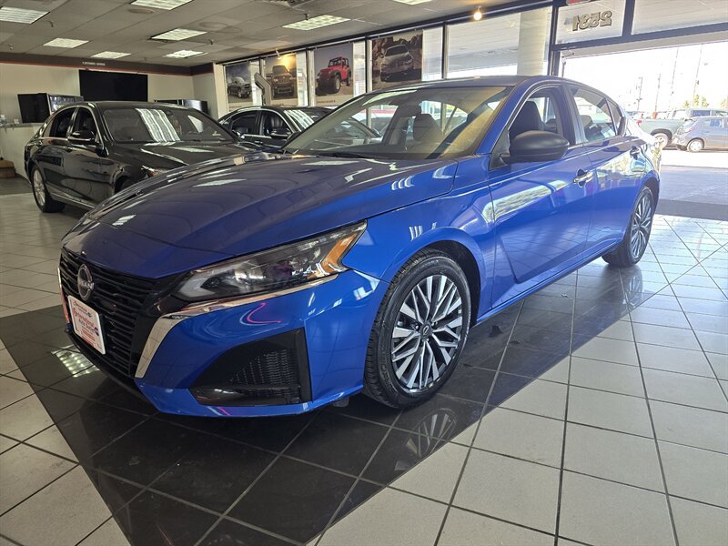 Used 2025 Nissan Altima 2.5 SV FWD image 1