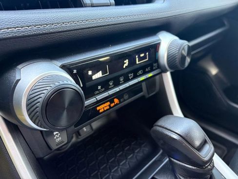 Used 2021 Toyota RAV4 LE image 27