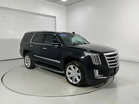 Used 2016 Cadillac Escalade Luxury image 1