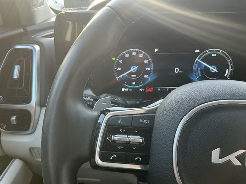 Certified 2023 Kia Sorento SX Prestige w/ Panoramic Sunroof Package AWD/4WD image 17
