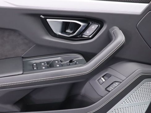 Used 2022 Lamborghini Urus image 24