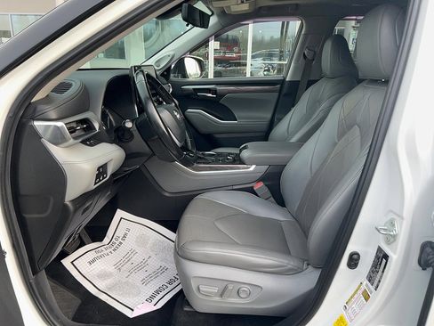 Used 2022 Toyota Highlander Platinum image 19