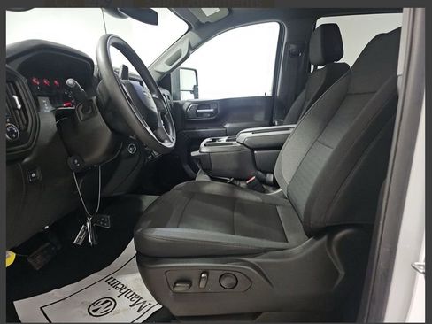 Used 2025 Chevrolet Silverado 2500 Custom w/ Custom Value Package image 9