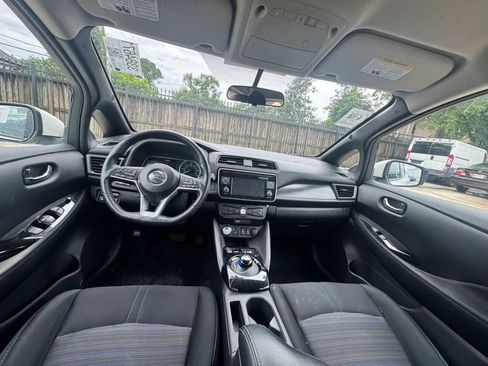 Used 2019 Nissan Leaf SV w/ SV All Weather Package FWD image 2