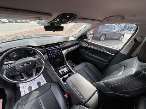 Used 2023 Jeep Grand Cherokee Limited w/ Luxury Tech Group II image 18