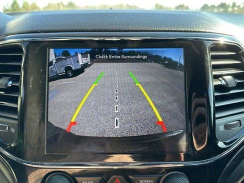 Certified 2021 Jeep Grand Cherokee Laredo X image 15