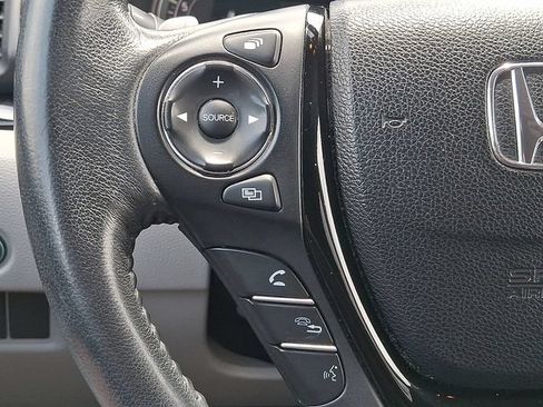 Used 2016 Honda Pilot Touring image 17
