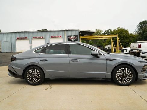 Used 2024 Hyundai Sonata Limited FWD image 3