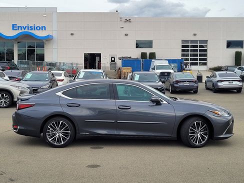 Used 2022 Lexus ES 300h w/ Premium Package image 4