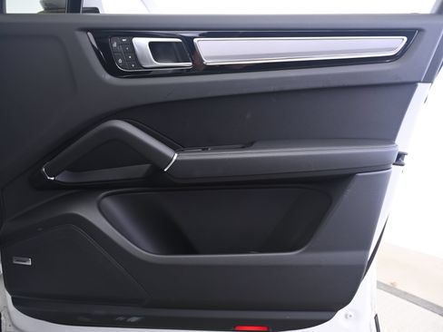 Certified 2023 Porsche Cayenne AWD/4WD image 20