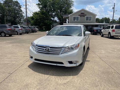 Used 2011 Toyota Avalon Limited FWD image 1