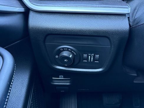 Used 2024 Jeep Grand Cherokee Limited w/ Black Appearance Package image 25