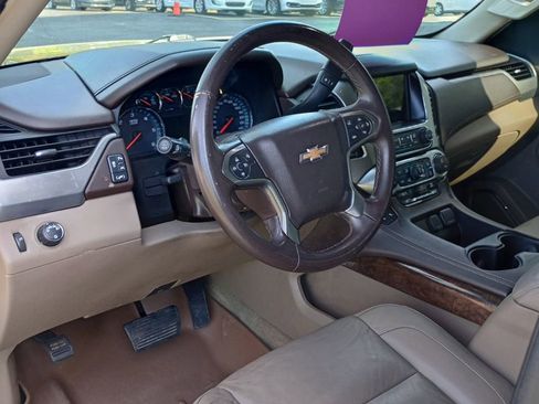 Used 2019 Chevrolet Suburban LT RWD image 9