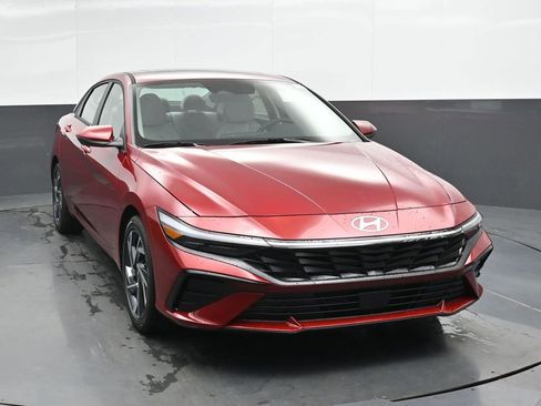 New 2025 Hyundai Elantra Limited image 5