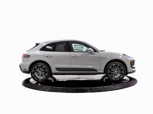 Certified 2025 Porsche Macan image 8