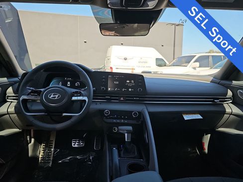 Used 2025 Hyundai Elantra Sport FWD image 13