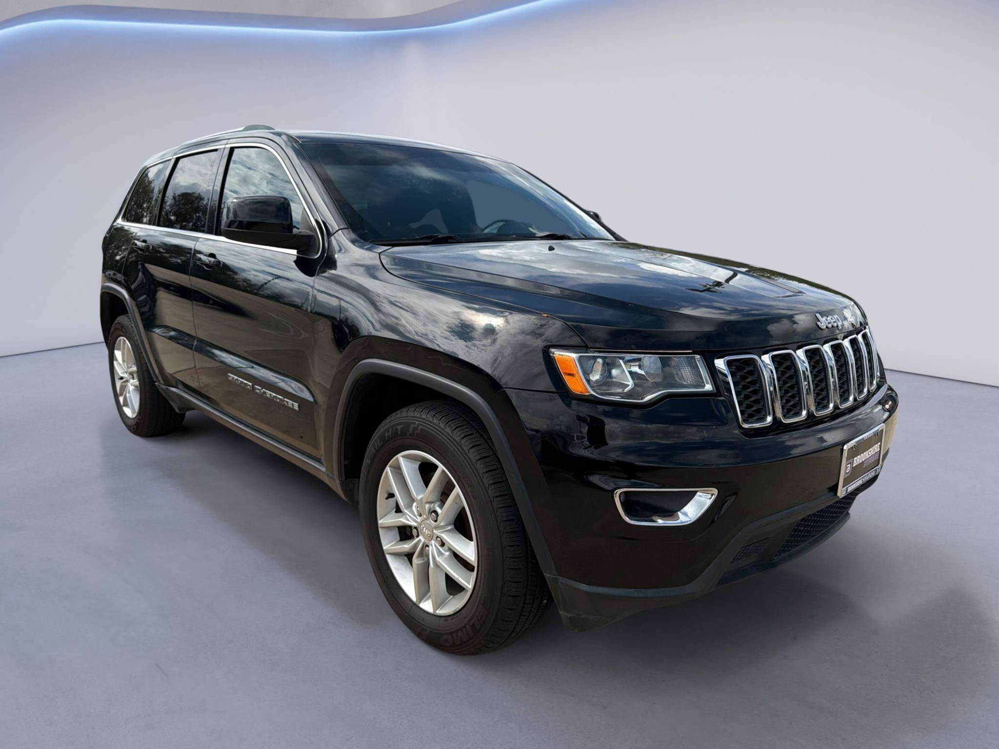 Used 2018 Jeep Grand Cherokee Laredo RWD image 3
