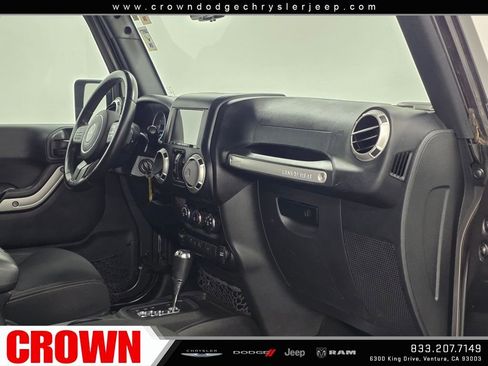 Used 2016 Jeep Wrangler Unlimited Sahara w/ Connectivity Group image 12