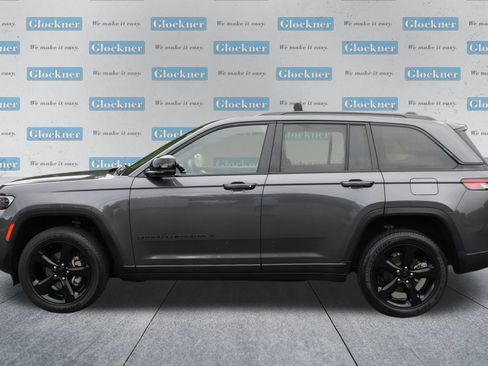 Used 2023 Jeep Grand Cherokee Altitude AWD/4WD image 10