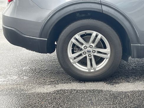 Used 2022 Ford Explorer XLT w/ Equipment Group 202A image 11