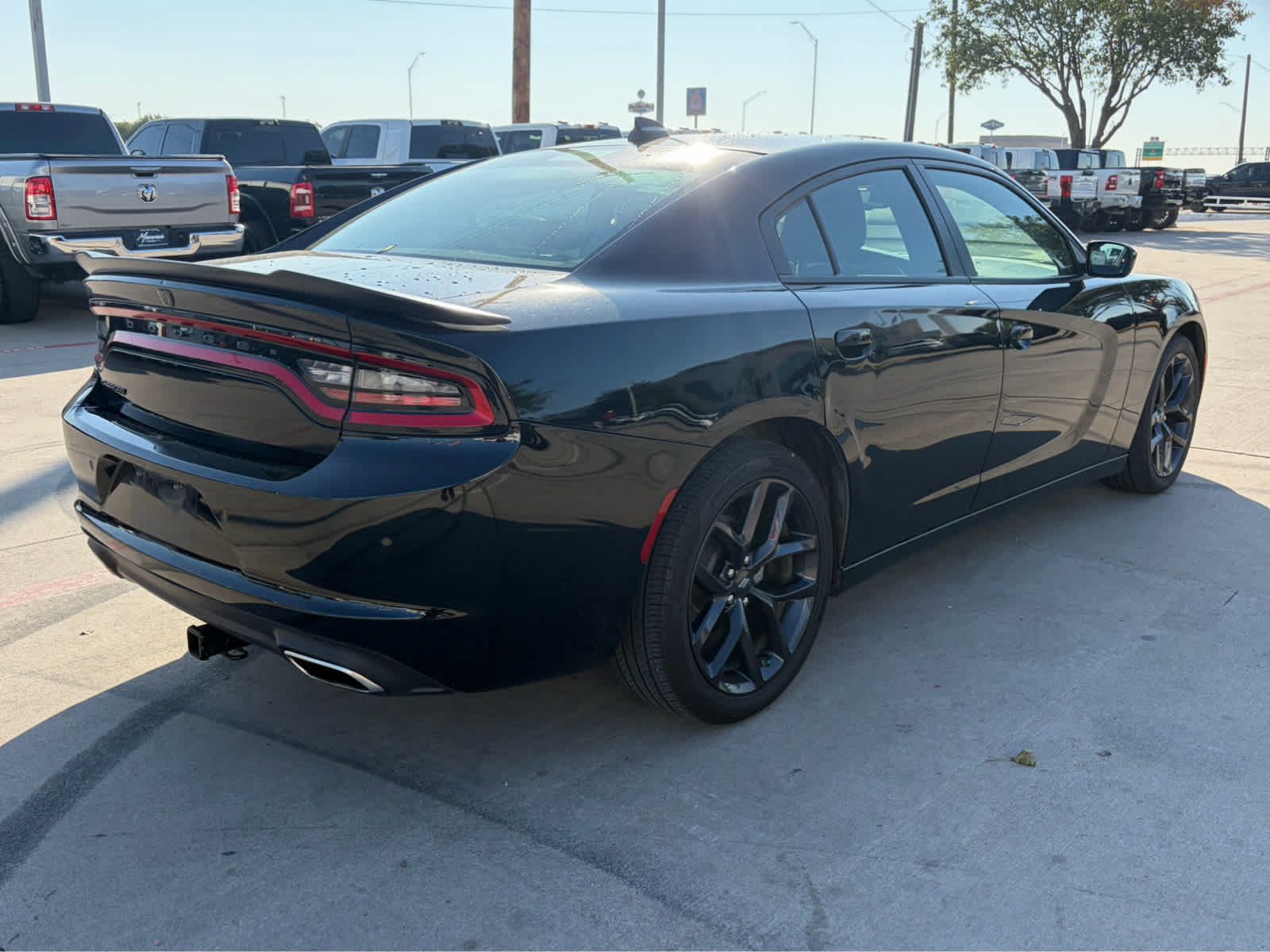 Used 2022 Dodge Charger SXT w/ Plus Group RWD image 3