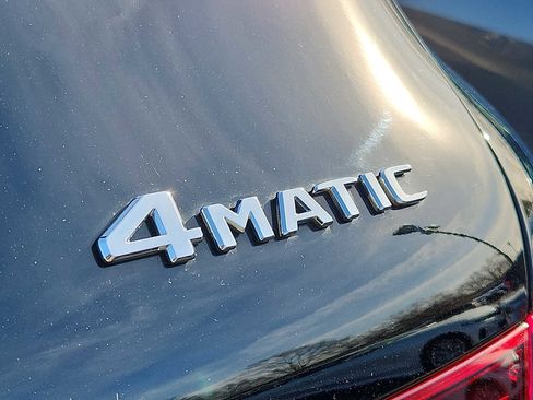 Used 2021 Mercedes-Benz GLC 300 4MATIC image 29