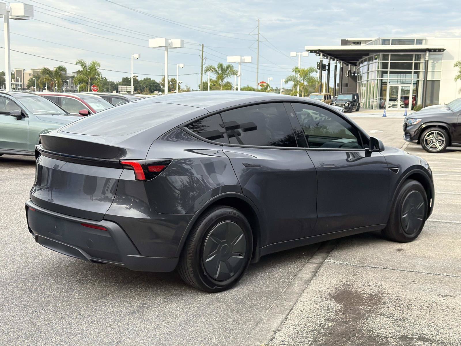 Used 2026 Tesla Model Y 2WD image 3