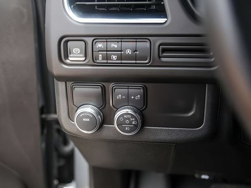 Used 2023 GMC Yukon SLT w/ SLT Luxury Package RWD image 15