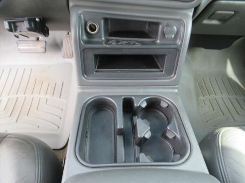 Used 2005 Chevrolet Silverado 2500 LT w/ Heavy-Duty Power Package image 19