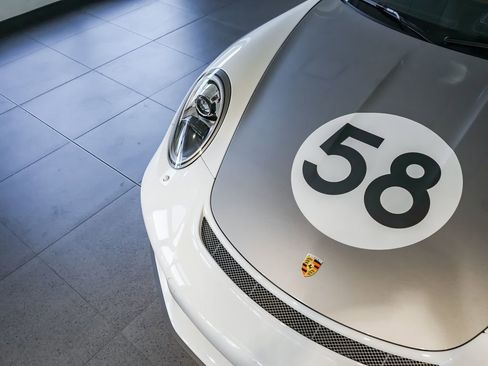 Certified 2019 Porsche 911 Speedster RWD image 31