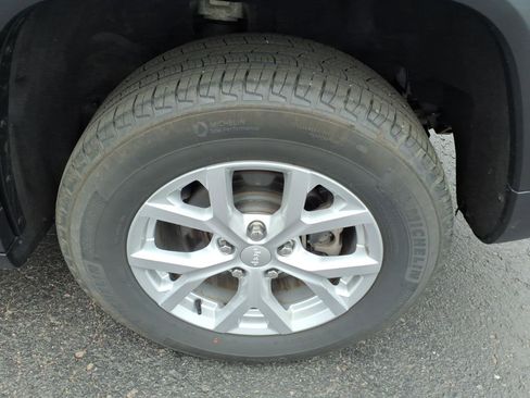 Used 2023 Jeep Grand Cherokee Limited w/ Luxury Tech Group II AWD/4WD image 21