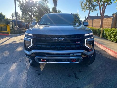 Used 2025 Chevrolet Suburban Z71 image 3