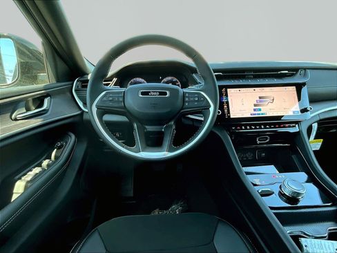New 2026 Jeep Grand Cherokee Altitude AWD/4WD image 9
