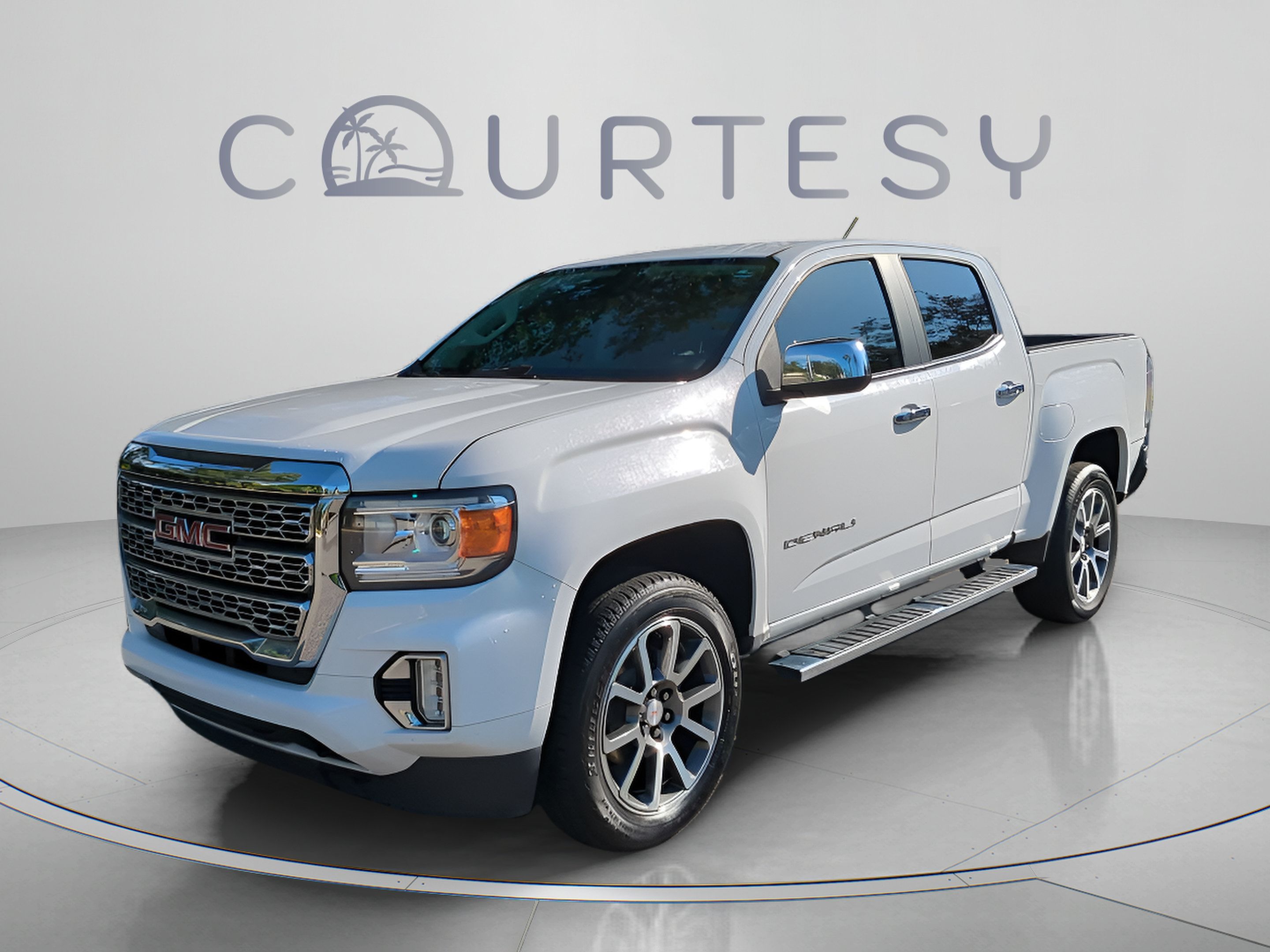 Used 2021 GMC Canyon Denali RWD image 2