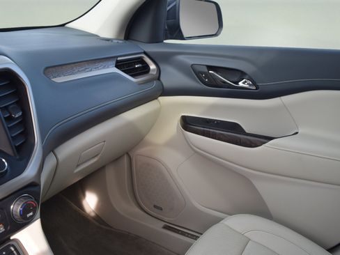 Used 2021 GMC Acadia Denali w/ Denali Ultimate Package image 22