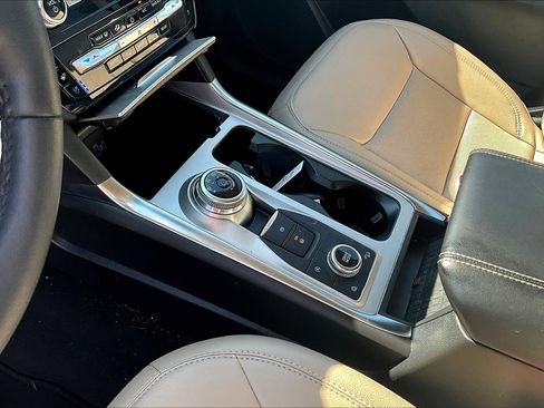 Used 2023 Ford Explorer Limited image 15