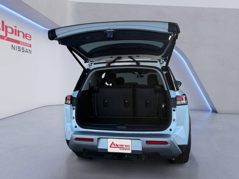 New 2025 Nissan Pathfinder Platinum w/ Black Appearance Package image 19