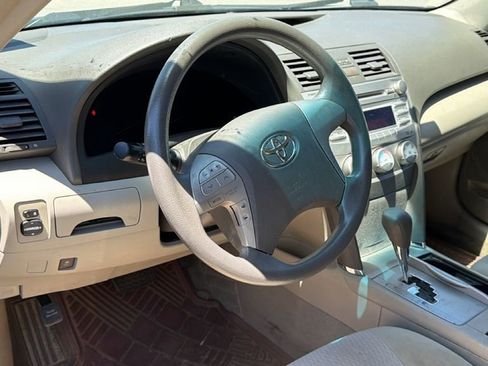 Used 2010 Toyota Camry LE image 10