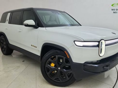 Used 2025 Rivian R1S Premium AWD/4WD image 1